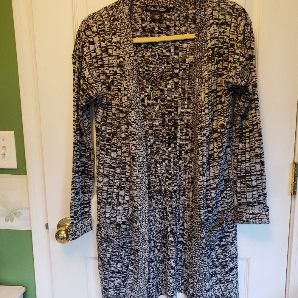 Evelyn Taylor sweater size medium black and gray